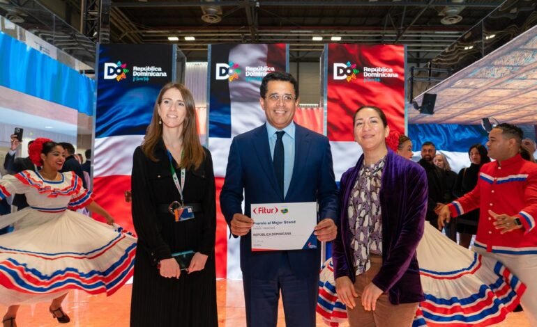 Cobertura ESPECIAL FITUR 2025: RD gana premio como mejor stand de Fitur