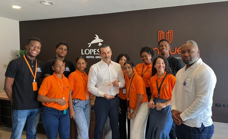 Cultura: Carlos Jiménez Ruiz recibe reconocimiento como "Padrino de la Cultura en La Altagracia"