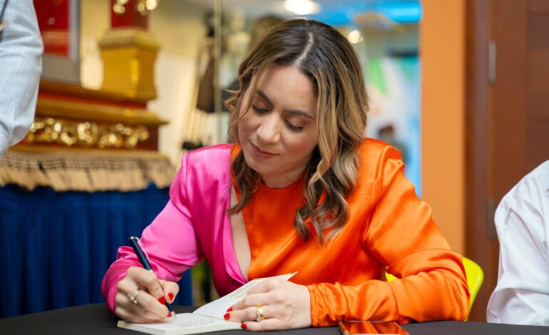 Libro de Gloria Reyes llega a la provincia La Altagracia