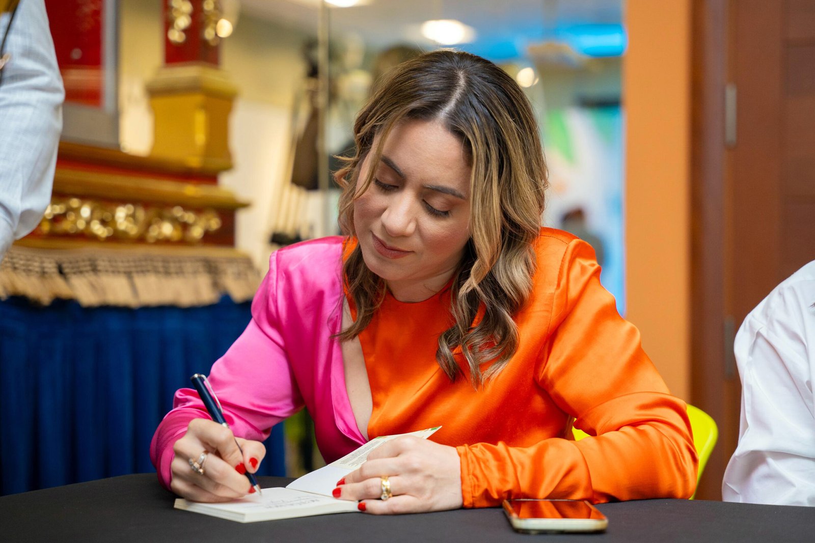 Libro de Gloria Reyes llega a la provincia La Altagracia