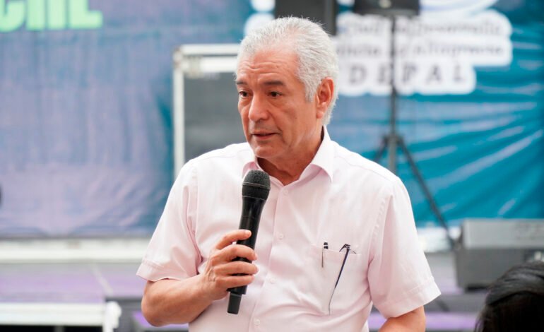 Ángel Lockward cautiva en el Festival de la Leche con la presentación de su nuevo libro "La leyenda de los hombres rana"