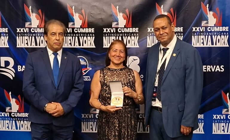Alexander Rodríguez "El Hijo del Pueblo" es galardonado como Mejor Alcalde de la República Dominicana en Nueva York