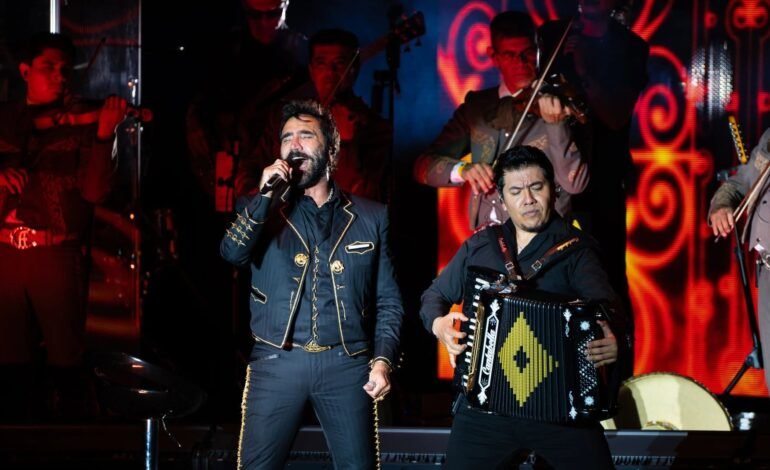 Noche histórica en Bahía Príncipe: Alejandro Fernández hace retumbar a Punta Cana en el brillante debut de ABR Productions