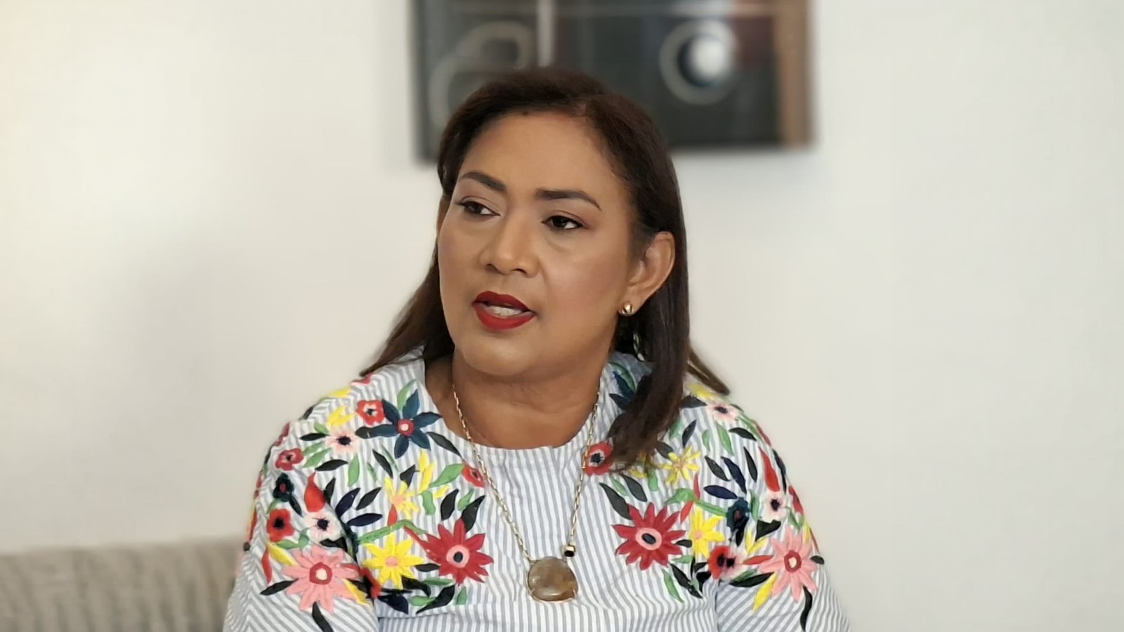La Fundación Mi Milagro Isanely dota con 500 sillas a 12 iglesias de Higüey y anuncia la expansión de sus programas en La Altagracia