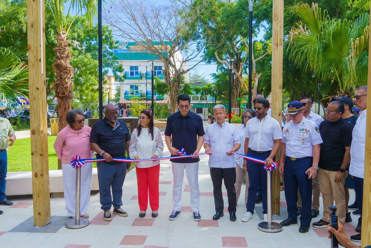 Con una inversión superior a RD$76 millones, Turismo entrega cuatro obras clave en Boca Chica